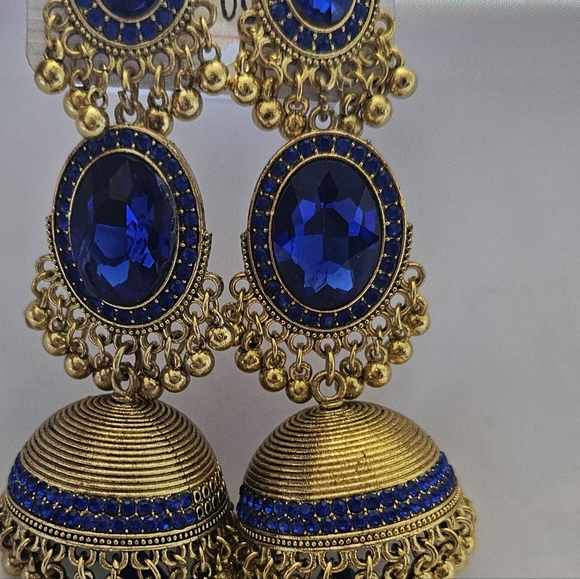 Earrings - Picture 5 of 11